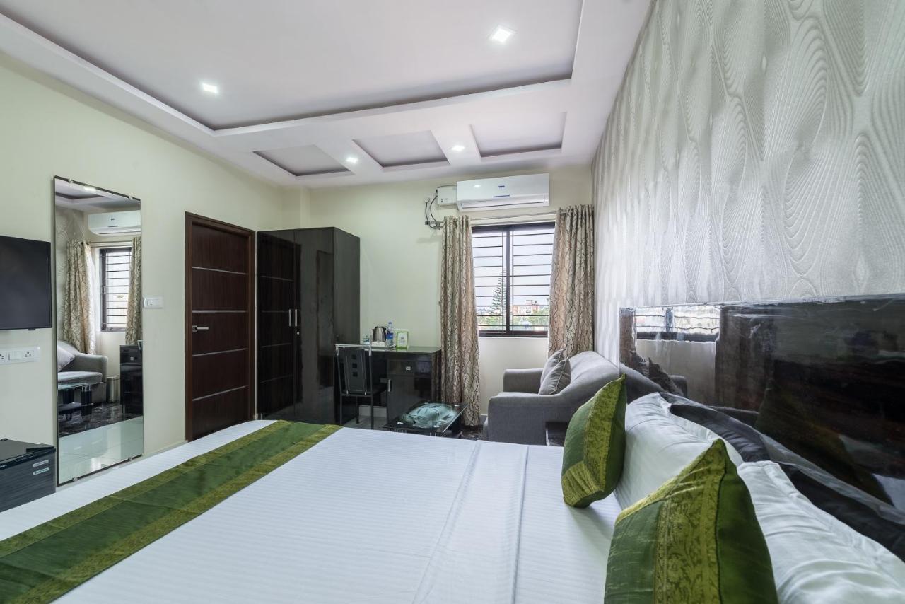 Treebo Greenwood Premier Suites, Old Airport Road Bangalore Exterior foto