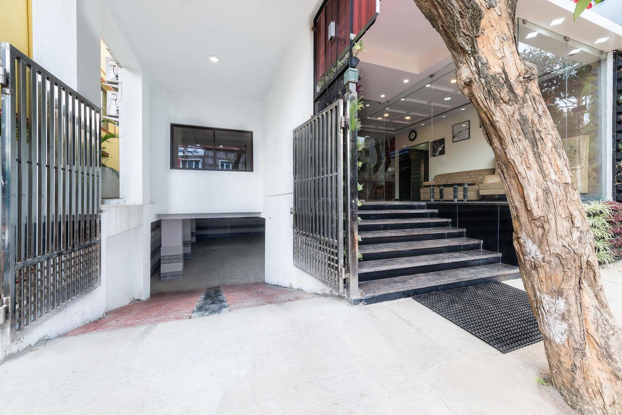 Treebo Greenwood Premier Suites, Old Airport Road Bangalore Exterior foto