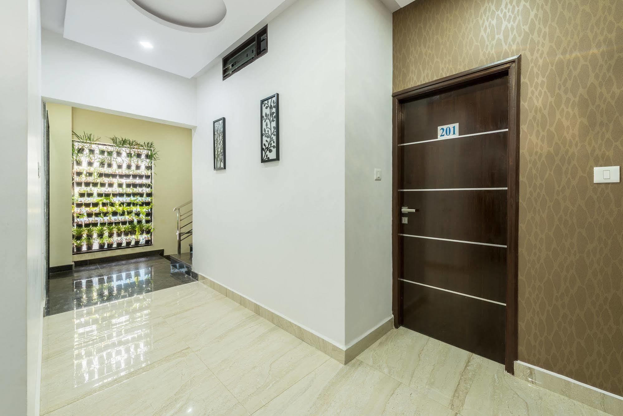 Treebo Greenwood Premier Suites, Old Airport Road Bangalore Exterior foto