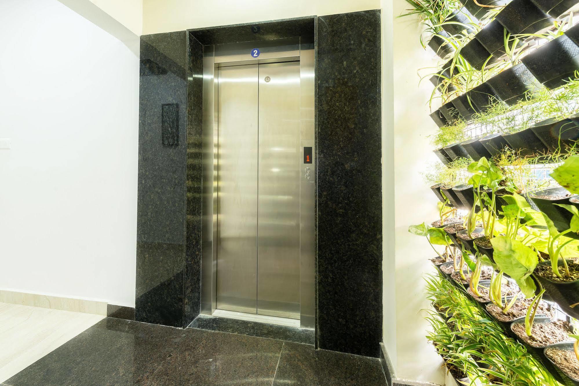 Treebo Greenwood Premier Suites, Old Airport Road Bangalore Exterior foto